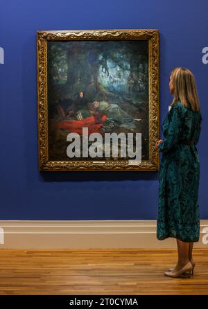 Dublin, Irland 06 Oct 2023 Dawn nach der Schlacht von Langside, 14. Mai 1568, 1886-88 Lavery. On Location – Eine große Übersicht über 70 Gemälde des modernen irischen Meisters Sir John Lavery (1856–1941), die erste große monografische Ausstellung in der National Gallery of Ireland seit 38 Jahren (7. Oktober 2023 bis 14. Januar 2024). Die Ausstellung ist insofern bemerkenswert, als sie die erste Ausstellung ist, die in Zusammenarbeit mit Belfasts Ulster Museum (23. Februar bis 9. Juni 2024) und den National Galleries Scotland in Edinburgh (20. Juli bis 27. Oktober 2024) präsentiert wird.Paul Quezada-Neiman/Alamy Live News Stockfoto