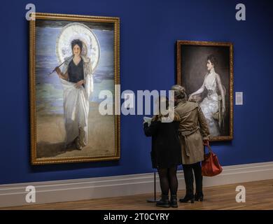 Dublin, Irland. Oktober 2023. Lavery. On Location – Eine große Übersicht über 70 Gemälde des modernen irischen Meisters Sir John Lavery (1856–1941), die erste große monografische Ausstellung in der National Gallery of Ireland seit 38 Jahren (7. Oktober 2023 bis 14. Januar 2024). Die Ausstellung ist insofern bemerkenswert, als sie die erste Ausstellung ist, die in Zusammenarbeit mit Belfasts Ulster Museum (23. Februar bis 9. Juni 2024) und den National Galleries Scotland in Edinburgh (20. Juli bis 27. Oktober 2024) präsentiert wird.Paul Quezada-Neiman/Alamy Live News Credit: Paul Quezada-Neiman/Alamy Live News Stockfoto