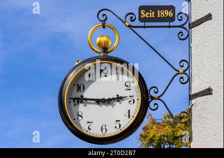 Taschenuhr, Nasenplatte einer Uhrmacherwerkstatt, Bad Groenenbach, Bayern, Deutschland Stockfoto