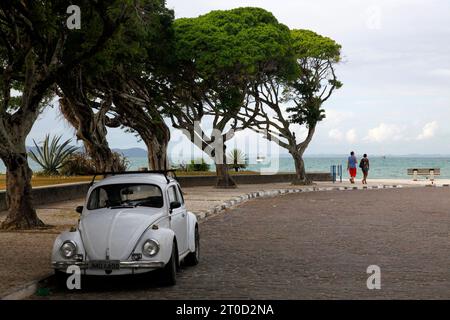 Straßenszene in Itaparica City, Itaparica Island in der Nähe von Salvador, Bahia, Brasilien. Stockfoto