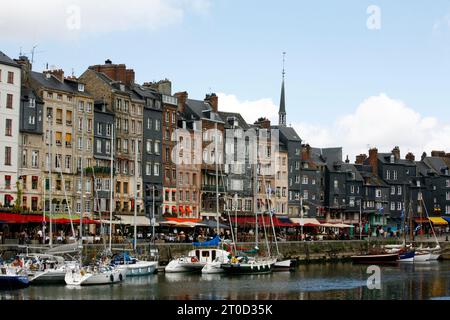 Der alte Hafen in Honfleur, Normandie, Frankreich. Stockfoto
