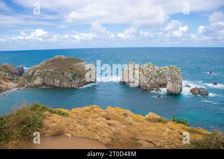 Landschaft der costa quebrada in Kantabrien Stockfoto