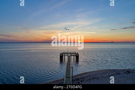 östliche Küste Pier bei Sonnenuntergang Stockfoto