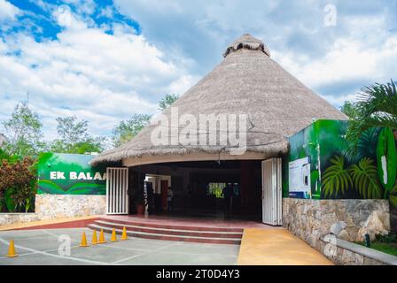 EK Balam, Yucatan, Mexiko, Eingang von EK Balam, eine archäologische Stätte der Yucatec-Maya, nur redaktionell. Stockfoto