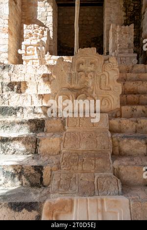 Skulptur in der Akropolis von Ek Balam, eine archäologische Stätte der Yucatec-Maya, nur redaktionell. Stockfoto