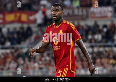 Rom, Italien. Oktober 2023. Evan N’Dicka von AS Roma während des Europa League Group G Fußballspiels zwischen AS Roma und Servette FC im Olimpico-Stadion in Rom (Italien), 5. Oktober 2023. Quelle: Insidefoto di andrea staccioli/Alamy Live News Stockfoto