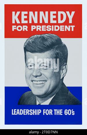 „Kennedy for President – Leadership for thes“-Wahlkampfplakat „Kennedy for President – Leadership for the 60s“ von Citizens für Kennedy und Johnson im Jahr 1960. Stockfoto