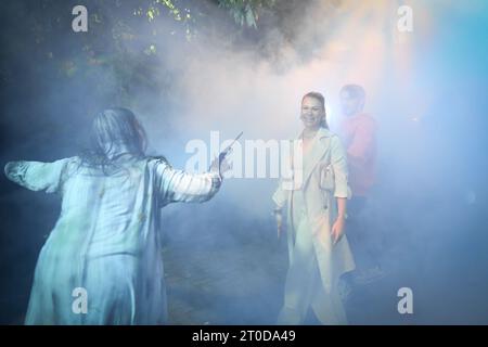 Staines, Großbritannien. Oktober 2023. VIP- und Pressestart für Thorpe Park Fright Nights Scare Event. Autor: Thomas Faull/Alamy Live News Stockfoto