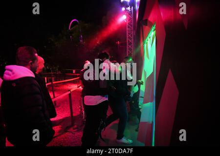 Staines, Großbritannien. Oktober 2023. VIP- und Pressestart für Thorpe Park Fright Nights Scare Event. Autor: Thomas Faull/Alamy Live News Stockfoto