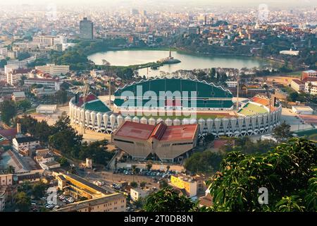 National Mahamasina Municipal Stadium in Antananarivo, auch bekannt als Tana, Hauptstadt und größte Stadt Madagaskars. Tananariv, armes Kapital und große Stockfoto