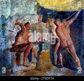 Werkstatt des Hephaistos mit zyklopen, Fresko Pompeji Römerstadt aus dem 1. Jahrhundert befindet sich in der Nähe von Neapel in der Region Kampanien in Italien. Pompeji wurde bei der Eruption des Vesuvs 79 n. Chr. unter 4-6 m vulkanischer Asche und Bimsstein begraben. Italien Schmiedewerkstatt, Schmieden Stockfoto