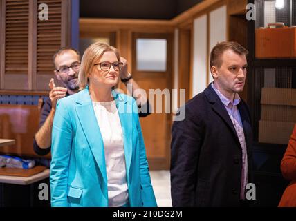 Katrin Ebner-Steiner ( AfD ) bei der ZDF Morgenmagazin zur Bayerischen Landtagswahl im Paulaner Nockherberg am 6.10.2023 in München. -- Katrin Ebner-Steiner ( AfD ) im ZDF-Morgenmagazin zur Bayerischen Landtagswahl beim Paulaner Nockherberg am 6. Oktober 2023 in München. (Foto: Alexander Pohl/SIPA USA) Credit: SIPA USA/Alamy Live News Stockfoto