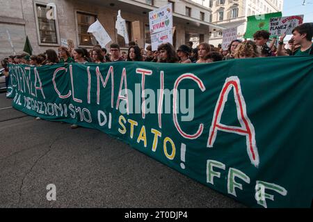 Rom, . Oktober 2023. 10.06.2023Rom, Freitag für die Zukunft, Jugendliche auf der Straße für die Umwelt PS: Das Foto kann unter Berücksichtigung des Kontextes, in dem es aufgenommen wurde, und ohne diffamierende Absicht des Ansehens der vertretenen Menschen verwendet werden. Quelle: Unabhängige Fotoagentur/Alamy Live News Stockfoto