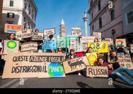 Rom, . Oktober 2023. 10.06.2023Rom, Freitag für die Zukunft, Jugendliche auf der Straße für die Umwelt PS: Das Foto kann unter Berücksichtigung des Kontextes, in dem es aufgenommen wurde, und ohne diffamierende Absicht des Ansehens der vertretenen Menschen verwendet werden. Quelle: Unabhängige Fotoagentur/Alamy Live News Stockfoto