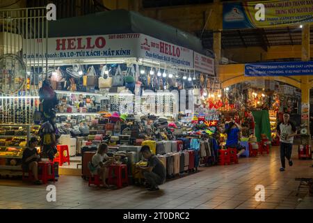 Auf dem Ben Thanh Markt bei Nacht, Ho Chi Minh City, Vietnam Stockfoto