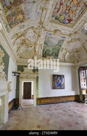 Piobbico (Italien, Marken - Provinz Pesaro-Urbino), Schloss Brancaleoni, edle Wohnung, Römisches Zimmer. Stockfoto