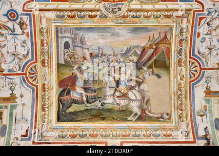 Piobbico (Italien, Marken - Provinz Pesaro-Urbino), Schloss Brancaleoni, Adelswohnung, Camera Greca, das Zimmer des Grafen Antonio II., Freskenzyklus mit Episoden aus der griechischen Mythologie und Stuckverzierungen aus Federico Brandanis Werkstatt. Achilles versus Hector Stockfoto