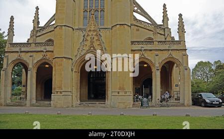 St Luke's Church und Cafe Portico Sydney Street Chelsea London England Stockfoto