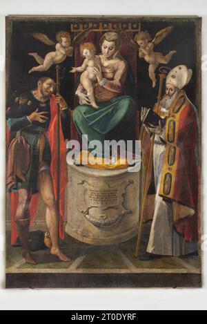 Potenza Picena (Italien, Marken - Provinz Macerata), Rathaus, Ratskammer. Simone de Magistris, Madonna thront mit Kind, zwischen den Heiligen Rocco und Martino. Aus der Kirche Santa Caterina, 1584, Öl auf Leinwand Stockfoto