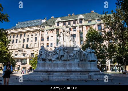 Statue von Mihály Vörösmarty, einem romantischen Dichter der Reformzeit, Vörösmarty-Platz, Budapest, Ungarn Stockfoto