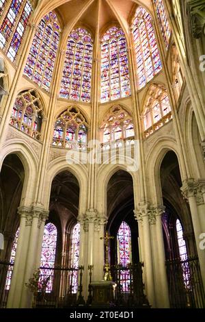 Glasmalerei des Chors aus dem 13. Jahrhundert Cathédrale Saint-Gatien de Tours Indre-et-Loire Frankreich Stockfoto