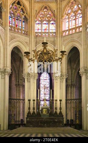 Glasmalerei des Chors aus dem 13. Jahrhundert Cathédrale Saint-Gatien de Tours Indre-et-Loire Frankreich Stockfoto