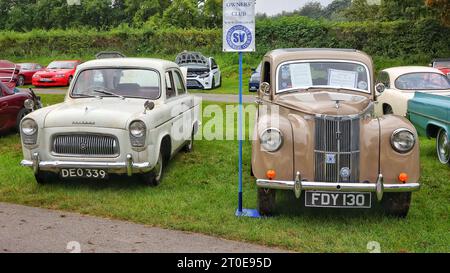 North West Casual Classic’s Car Club Veranstaltung im Burtonwood Heritage Centre, Warrington, im September 2023 Stockfoto