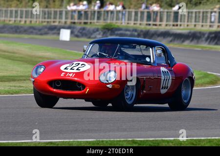 Costas Michael, Emanuele Pirro, Jaguar E-Type, Royal Automobile Club TT Celebration, eine Stunde Rennen mit zwei Fahrern, ein obligatorischer Boxenstopp, featuri Stockfoto