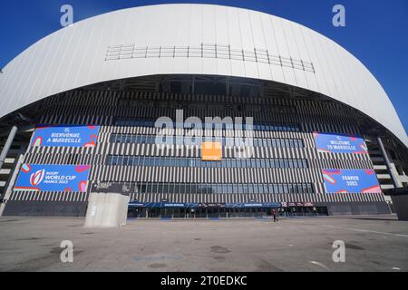 Marseille, Frankreich. 6. Oktober 2023. Ein Sicherheitsbeamter geht am Eingang zum Stade Velodrome in Marseille vorbei, einer von zehn Städten in Frankreich, in denen die Rugby-Weltmeisterschaft ausgetragen wird. Die 10. Rugby-Weltmeisterschaft 2023 findet vom 8. September bis 28. Oktober 2023 in Frankreich statt. Credit amer Gazzal/Alamy Live News Stockfoto