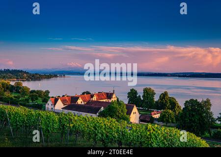 Schloss Maurach unterhalb der Basilika Birnau am Bodensee Stockfoto