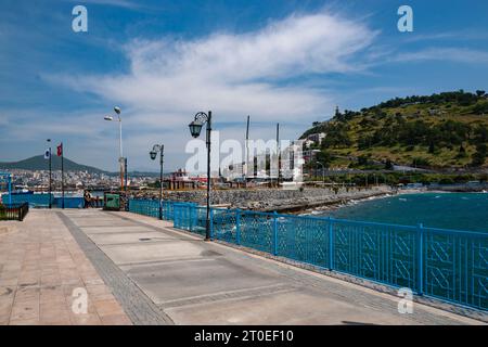 Blick auf die Bucht von Kusadasi und die Insel Aydin, Türkei Stockfoto