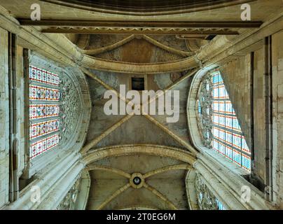 Basilika Notre-Dame aus dem 13./14. Jahrhundert, seit 1840 historisches Denkmal in Avioth, Departement Maas, Region Grand Est, Frankreich Stockfoto