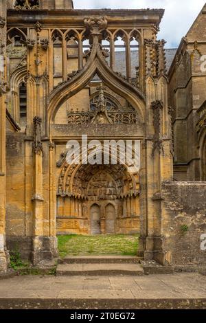 Basilika Notre-Dame aus dem 13./14. Jahrhundert, seit 1840 historisches Denkmal in Avioth, Departement Maas, Region Grand Est, Frankreich Stockfoto