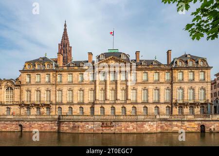 Palais Rohan auf der Ill und Straßburger Kathedrale, Straßburg, Elsass, Unterrhein, Grand Est, Elsace-Champagne-Ardenne-Lorraine, Frankreich Stockfoto