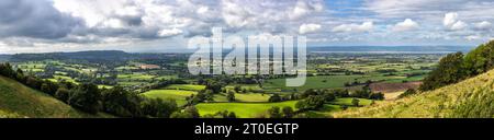 Panoramablick auf den Severn Valley von Coaley Peak, Gloucestershire, England, Vereinigtes Königreich Stockfoto