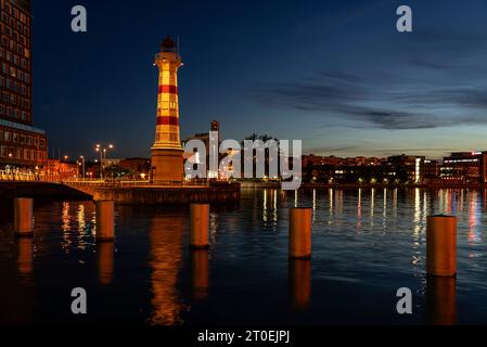 Alter Leuchtturm im Hafen von Malmö, Skane, Schweden Stockfoto