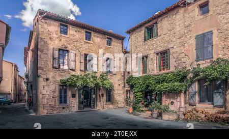 Dorfzentrum in der Lagrasse. Und schöne Dörfer de France. Stockfoto