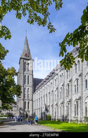 Abtei Maredsous / Abbaye de Maredsous, neogotische Kirche des Benediktinerklosters in der Nähe von Anhée, Namur, Ardennen, Wallonien, Belgien Stockfoto