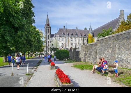 Abtei Maredsous / Abbaye de Maredsous, neogotische Kirche des Benediktinerklosters in der Nähe von Anhée, Namur, Ardennen, Wallonien, Belgien Stockfoto