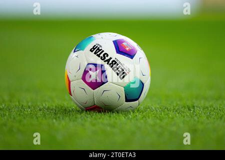 Düsseldorf, Deutschland. Oktober 2023. Spielball 2. Bundesliga 2. Fussball-Bundesliga: Fortuna Düsseldorf - VfL Osnabrüeck; Merkur Spielarena; Düsseldorf; 06.10.2023 DFL-VORSCHRIFTEN VERBIETEN JEDE VERWENDUNG VON FOTOGRAFIEN ALS BILDSEQUENZEN UND/ODER QUASI-VIDEO/dpa/Alamy Live News Stockfoto