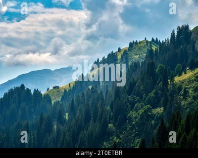 Blick von Warth in Richtung Lech am Arlberg Stockfoto