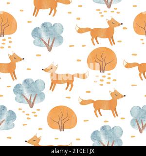 Nahtloses Cartoon-Waldmuster mit Fuchs und Bäumen. Vektor-Aquarell-Wald-Illustration. Stock Vektor