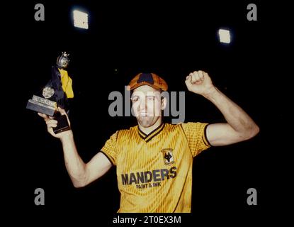 Wölves Steve Bull feiert den Gewinn der 3. Division Championship, nachdem er 2-2 mit Sheffield Utd bei Molineux 5/89 gezogen hatte Stockfoto