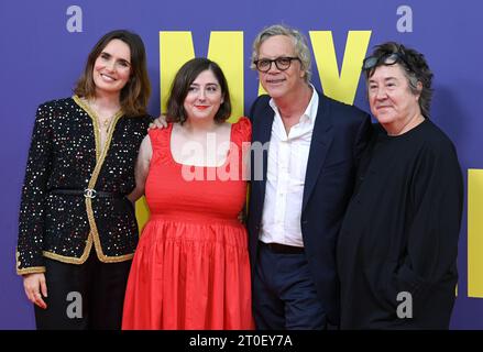 London, Großbritannien. Oktober 2023. Sophie Mas, Samy Burch, Todd Haynes und Christine Vachon nahmen an der Headline Gala-Premiere im Mai/Dezember während des 67. BFI London Film Festival in der Royal Festival Hall Teil. Quelle: Doug Peters/EMPICS/Alamy Live News Stockfoto