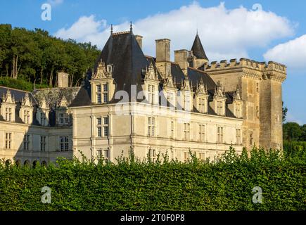 Villandry Castle liegt etwa 17 km westlich der Stadt Tours. Das gleichnamige Dorf Villandry liegt am Cher und ist die letzte Gemeinde vor dem Zusammenfluss mit der Loire. Stockfoto