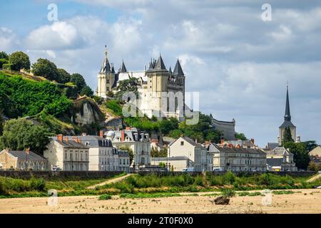 In der Burg Saumur, die 1906 von der Stadt Saumur erworben wurde, befindet sich das Musee des Arts decoratifs, ein Museum für Möbel, Dekorationen und Wandteppiche sowie das Musee de Cheval. Stockfoto