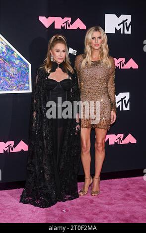 Kathy Hilton und Nicky Hilton nehmen an den Video Music Awards 2023 im Prudential Center in Newark, NJ, Teil Foto: Jeremy Smith/imageSPACE Stockfoto