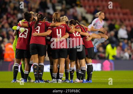 Leigh, Großbritannien. Oktober 2023. Manchester United Women Players drängen sich vor dem FA Women's Super League Match Manchester United Women vs Arsenal Women im Leigh Sports Village, Leigh, Großbritannien, 6. Oktober 2023 (Foto: Steve Flynn/News Images) in Leigh, Großbritannien am 10.06.2023. (Foto: Steve Flynn/News Images/SIPA USA) Credit: SIPA USA/Alamy Live News Stockfoto