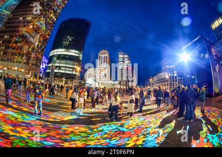 Lichterfest Berlin 2023 Lichterfest Berlin 2023, Lichterfest Berlin 2023, Potsdamer Platz, Berlin, *** Lichterfest Berlin 2023 Lichterfest Berlin 2023, Lichterfest Berlin 2023, Potsdamer Platz, Berlin, Credit: Imago/Alamy Live News Stockfoto