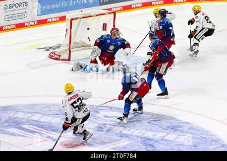 Eishockey DEL - Düsseldorfer EG vs Löwen Frankfurt am 06.10.2023 im PSD Bank Dome in Düsseldorf Tor zum 2:2 durch Frankfurts Maksim Matushkin (Nr.52) Foto: Osnapix Stockfoto